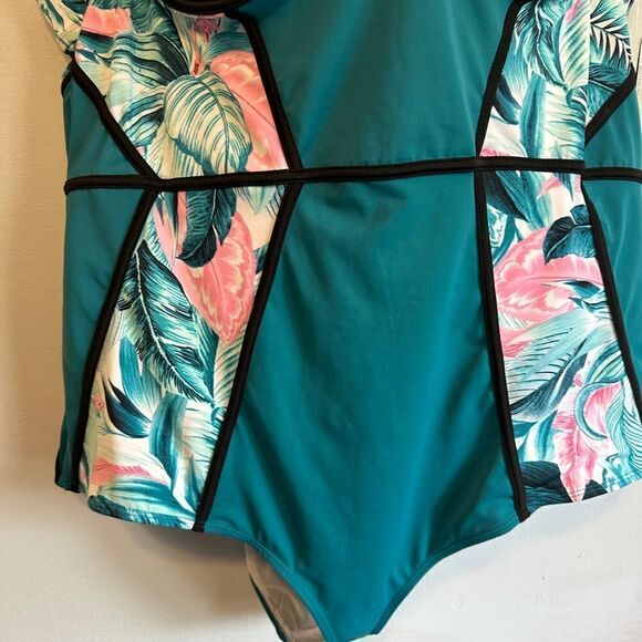 Torrid Slim Fix Underwire Piping One Piece Swimsuit 5 D/DD - Picture 8 of 13